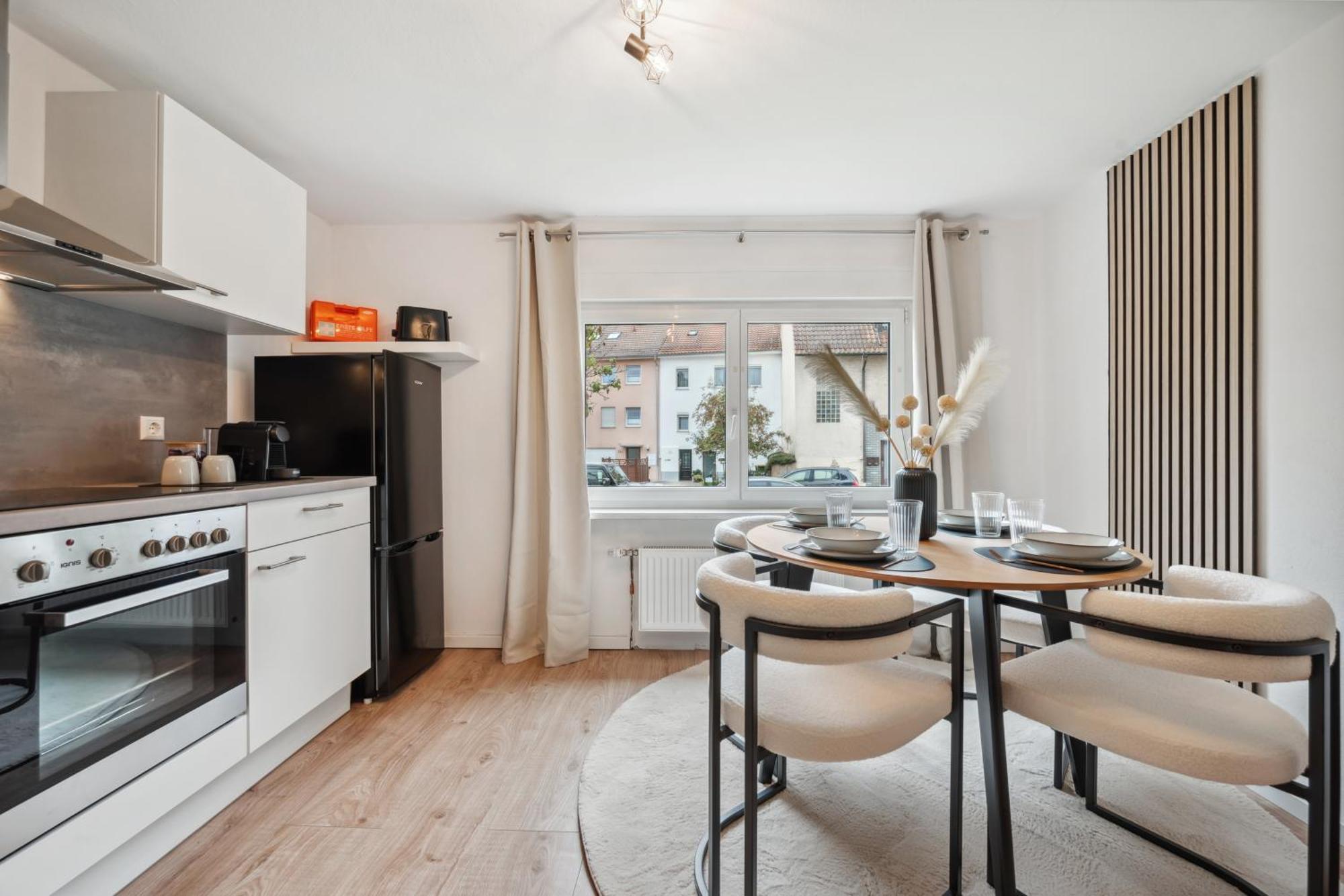 Malu Rooms - Ruhige Lage, Erdgeschoss, Smarttv, Netflix, 24H Checkin, Ludwigsburg Eksteriør bilde
